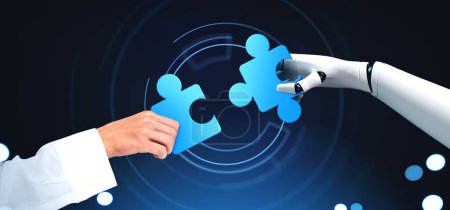 Téléchargez les photos : Une main humaine et un bras robotisé tenant des pièces de puzzle assorties sur un fond, symbolisant la collaboration et l'innovation - en image libre de droit