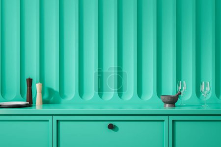 Téléchargez les photos : Intérieur de cuisine coloré avec verres à vin et ustensiles de cuisine sur le comptoir, épices et assiettes. Gros plan d'espace de cuisson minimaliste vert avec des plats. rendu 3D - en image libre de droit