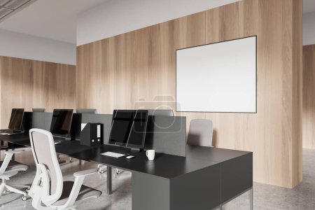Téléchargez les photos : Intérieur de bureau moderne avec affiche vide sur le mur, mobilier contemporain et design épuré, concept d'espace de travail professionnel. Rendu 3D - en image libre de droit