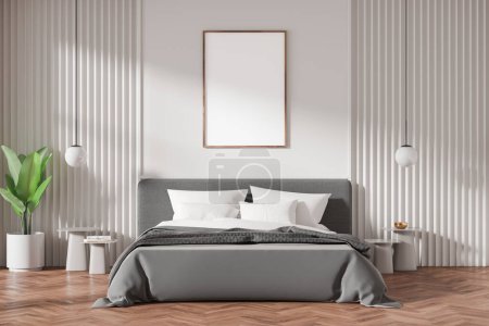 Foto de Interior del dormitorio con una cama, mesitas de noche, lámparas, una planta, y un cartel en blanco en una pared, estilo moderno, tonos claros, concepto de decoración para el hogar. Renderizado 3D - Imagen libre de derechos