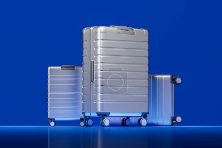 Foto de Tres maletas de metal plateado sobre fondo azul oscuro, estuche rígido y equipaje seguro. Concepto de equipaje, viaje de vacaciones y maleta para viajar. Ilustración de representación 3D - Imagen libre de derechos