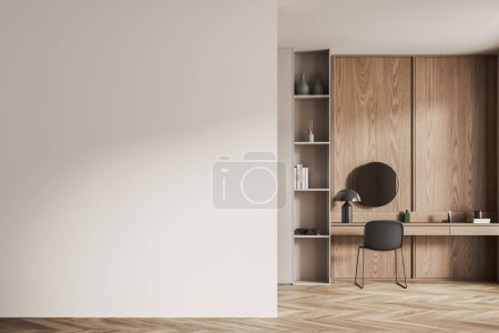 Téléchargez les photos : Design intérieur moderne avec un bureau en bois, des étagères et un miroir rond contre un plancher en chevrons et un mur uni, léger. Rendu 3D - en image libre de droit