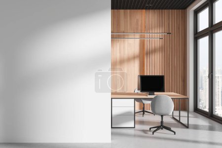 Téléchargez les photos : Coworking intérieur avec ordinateurs PC sur bureau partagé et chaises, sol en béton. Espace de travail avec fenêtre panoramique sur les gratte-ciel de Singapour. Maquette de cloison vide. rendu 3D - en image libre de droit