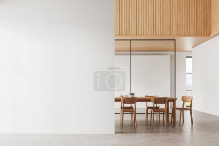 Foto de Interior minimalista de la sala de estar con mesa de comedor, sillas de madera en el suelo de hormigón. Elegante sala de reuniones o comedor con mampara de cristal, ventana panorámica. Simular partición de pared vacía. Renderizado 3D - Imagen libre de derechos