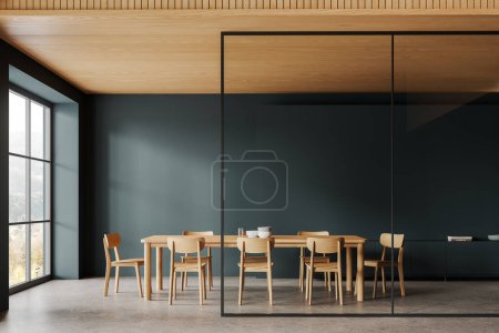 Téléchargez les photos : Maison verte salon intérieur avec table à manger, chaises en bois sur sol béton. Espace de réunion ou salle à manger élégant avec cloison vitrée, fenêtre panoramique sur la campagne. rendu 3D - en image libre de droit