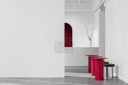 Téléchargez les photos : Intérieur de café blanc et rouge avec un espace de restauration minimaliste au sol en béton. Bar île avec vase et porte voûte avec rideau. Maquette de cloison vide. rendu 3D - en image libre de droit