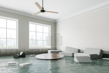 Ein überfluteter, moderner Wohnzimmerinnenraum mit Möbeln, die teilweise unter Wasser stehen, vor städtischem Hintergrund durch große Fenster, Konzept der Wohnungsschäden. 3D-Rendering