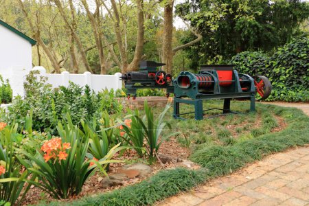 Téléchargez les photos : 24 septembre 2022 - Cape Town, Stellenbosch en Afrique du Sud : cave Delheim Estate Vineyard wine farm - en image libre de droit