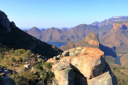 Téléchargez les photos : Le canyon de la rivière Blyde et les Trois Rondavels (Trois Sœurs) à Mpumalanga, Afrique du Sud. Le Blyde River Canyon est le troisième plus grand canyon au monde - en image libre de droit