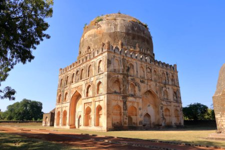 Foto de Bahmani tombs monuments and ruins view, Bidar, Karnataka in India - Imagen libre de derechos