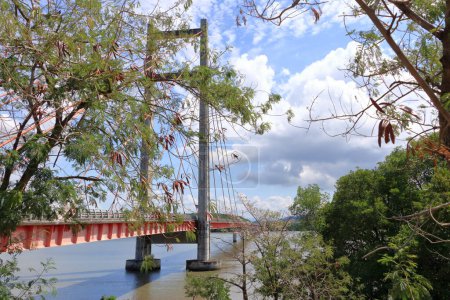 Téléchargez les photos : Une belle vue sur le pont Puente de la amistad Taiwan au Costa Rica - en image libre de droit
