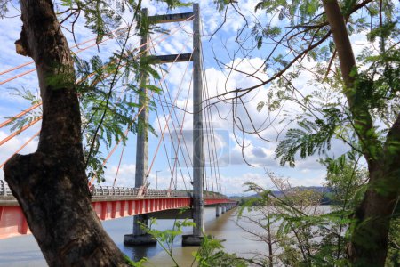 Téléchargez les photos : Une belle vue sur le pont Puente de la amistad Taiwan au Costa Rica - en image libre de droit