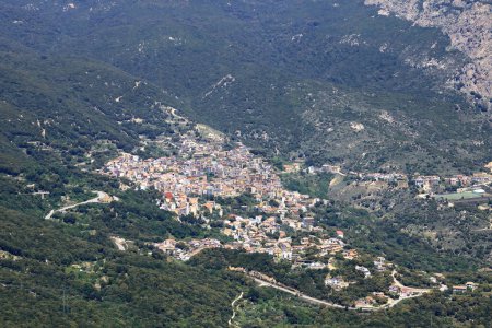Téléchargez les photos : Photo Aérienne de Biddamanna Istrisili, Villagrande Strisaili village en Sardaigne en Italie - en image libre de droit