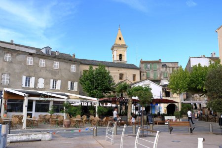 Foto de 02 de junio 2023 - Saint-Florent, Córcega en Francia: puerto de la ciudad vieja pictórica - Imagen libre de derechos