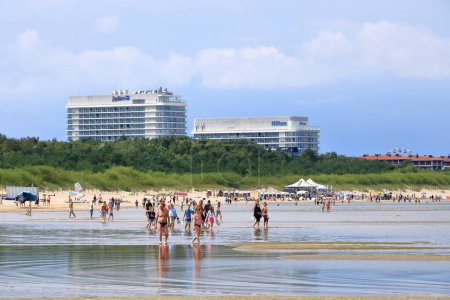 Téléchargez les photos : 29 juillet 2023 - Swinoujscie, Swinemuende en Pologne : la plage de Swinoujscie, ville côtière de la mer Baltique - en image libre de droit
