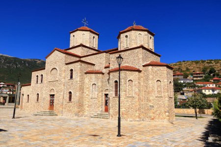 Téléchargez les photos : Église orthodoxe Saint-Michel-l'Archange, Pustec, parc national Prespa en Albanie - en image libre de droit