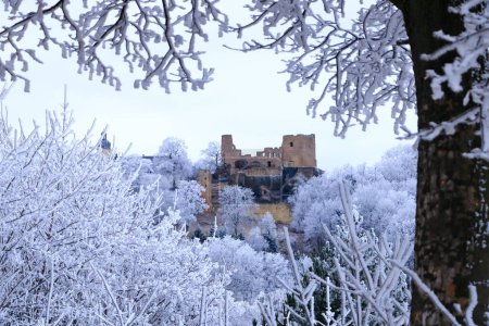 Foto de El Castillo Frauenstein en Frauenstein en invierno, Erzgebirge, Sajonia, Alemania - Imagen libre de derechos