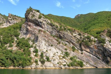 Blick auf den Koman-See in Albanien