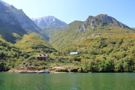 Siedlung am See Koman, Albanien