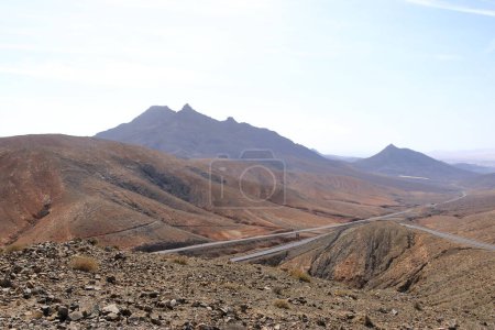 Foto de Vista de las colinas del desierto desde Mirador astronómico Sicasumbre, Fuerteventura en España - Imagen libre de derechos