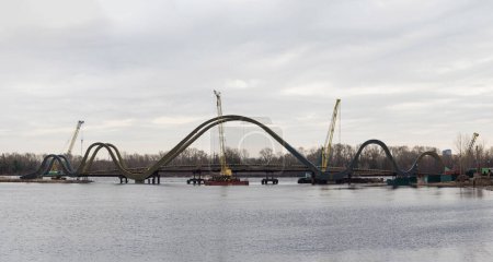 Bau der Wellenbrücke in Kiew 2024