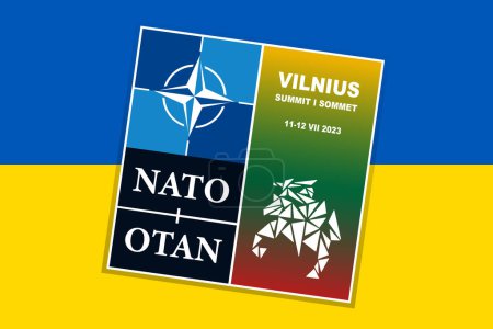 Téléchargez les photos : Logo du sommet de l'OTAN, qui se tiendra à Vilnius en juillet 2023 dans le contexte du drapeau ukrainien. - en image libre de droit