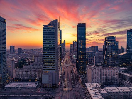 Téléchargez les photos : Beau coucher de soleil à Varsovie - en image libre de droit