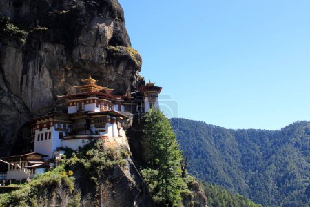 Téléchargez les photos : Vue du temple Tiger Nest au Bhoutan. Photo de haute qualité - en image libre de droit