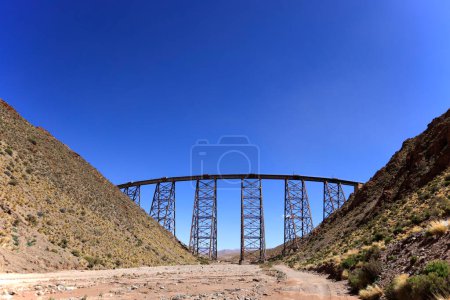 Foto de La Polvorilla viaduct of the train of the clouds, Argentina. High quality photo - Imagen libre de derechos