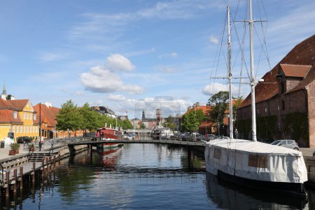 Téléchargez les photos : Le canal Christianshavns avec ses bateaux à Copenhague. Photo de haute qualité - en image libre de droit