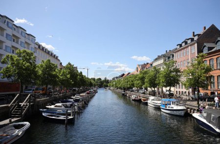 Téléchargez les photos : Le canal Christianshavns avec ses bateaux à Copenhague. Photo de haute qualité - en image libre de droit