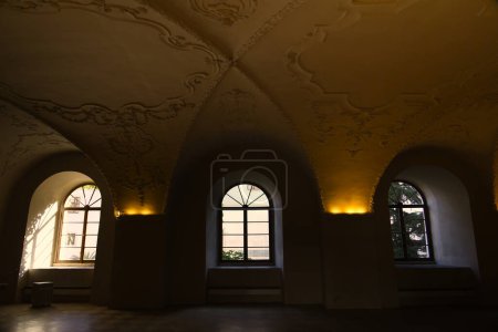 Téléchargez les photos : Vue d'une salle du monastère de Strahov à Prague. Photo de haute qualité - en image libre de droit