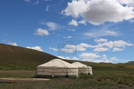Foto de Acampen en la estepa mongola. Foto de alta calidad - Imagen libre de derechos
