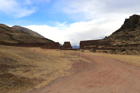 Téléchargez les photos : Piquillacta, site archéologique dans la vallée du Sud, Cusco, Pérou. Photo de haute qualité - en image libre de droit