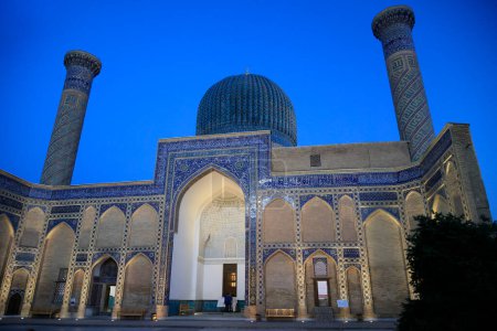 Il mausoleo di Tamerlano allá sera, Samarcanda, Uzbekistán. Foto de alta calidad