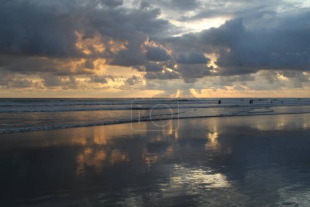 Téléchargez les photos : La côte Pacifique du Costa Rica au coucher du soleil. Photo de haute qualité - en image libre de droit