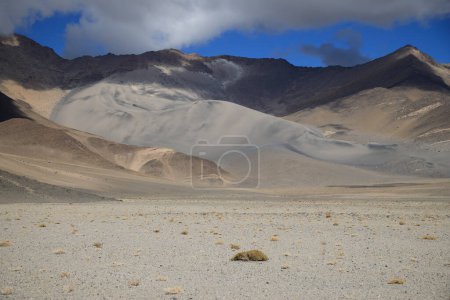 Die herrlichen Farben der Landschaft der Puna Argentina. Hochwertiges Foto