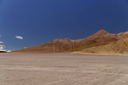 Die herrlichen Farben der Landschaft der Puna Argentina. Hochwertiges Foto