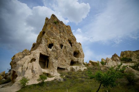 Logements taillés dans le rocher au Musée Goreme en plein air de Cappadoce, Turquie. Photo de haute qualité