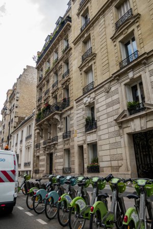 Téléchargez les photos : Magnifiques bâtiments et rues de Paris - en image libre de droit