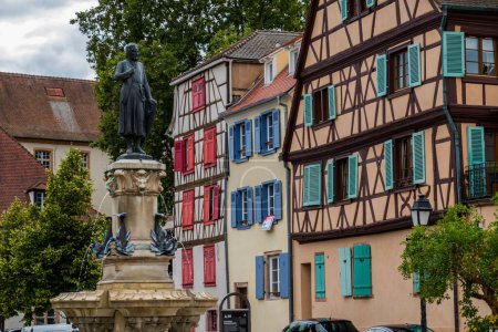 Foto de Increíblemente hermosa ciudad de Colmar en Francia, Alsacia. Hermosas calles y casas - Imagen libre de derechos