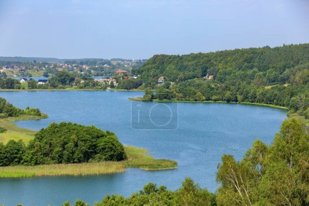 Téléchargez les photos : Été sur Kashubia : Lac Brodno Homme à Grzebieniec, Pologne - en image libre de droit