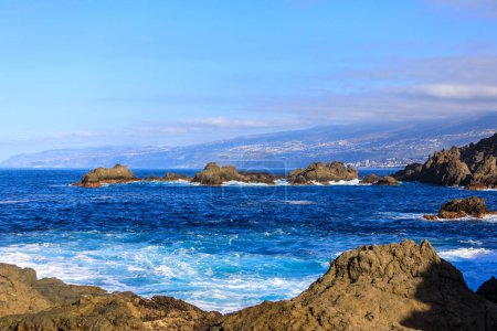 Téléchargez les photos : Paysages marins de Tenerife : Beauté robuste - en image libre de droit