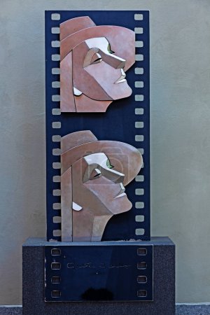 Téléchargez les photos : Stockholm, Suède - 24 mai 2023 : l'œuvre d'art représentant Greta Garbo sur un rouleau de film - en image libre de droit