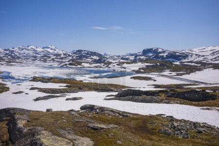 Téléchargez les photos : Le parc national de Jotunheimen, berceau des géants, est l'une des principales régions de randonnée et de pêche de Norvège au large de la route Sognefjellsveien.. - en image libre de droit