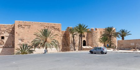 Téléchargez les photos : Borj El Kebir, Borj El Ghazi Mustapha un ancien château à Houmt El Souk, Tunisie sur l'île de Djerba. - en image libre de droit