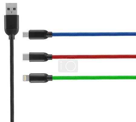 cable con conector USB Lightning tipo C microUSB, aislado sobre fondo blanco