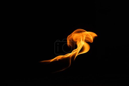 Foto de Llamas de fuego sobre fondo negro - Imagen libre de derechos