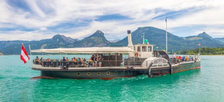 Téléchargez les photos : Sankt Gilgen, Autriche - 07 14 2023 : bateau de croisière historique naviguant sur le lac, Wolfgangsee - en image libre de droit