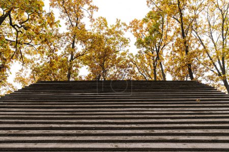 Foto de Escaleras en otoño parque, tiempo de otoño - Imagen libre de derechos